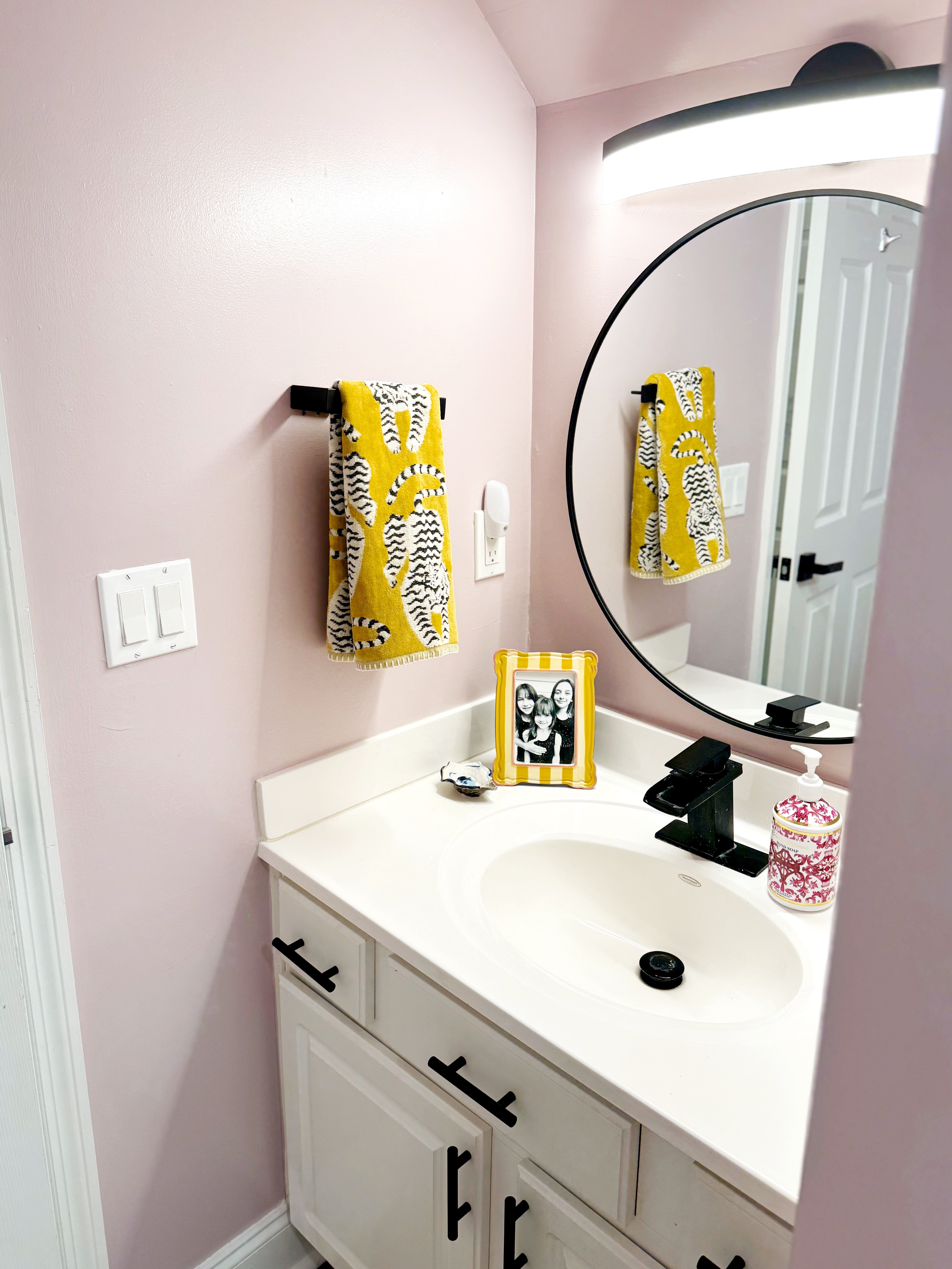Girls Bathroom Makeover